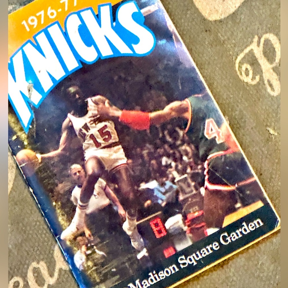 NY Knicks Yearbook 1975-76
